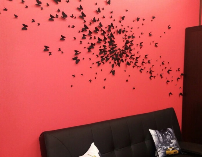 πεταλούδες πάνω από τον καναπέ