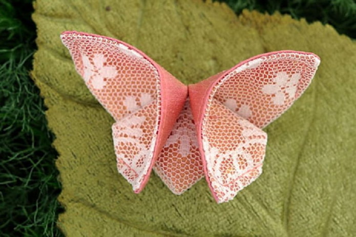 Origami-perhonen kangasta
