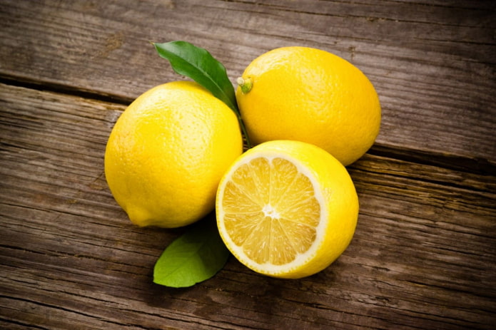 čistenie koberca s citrónom