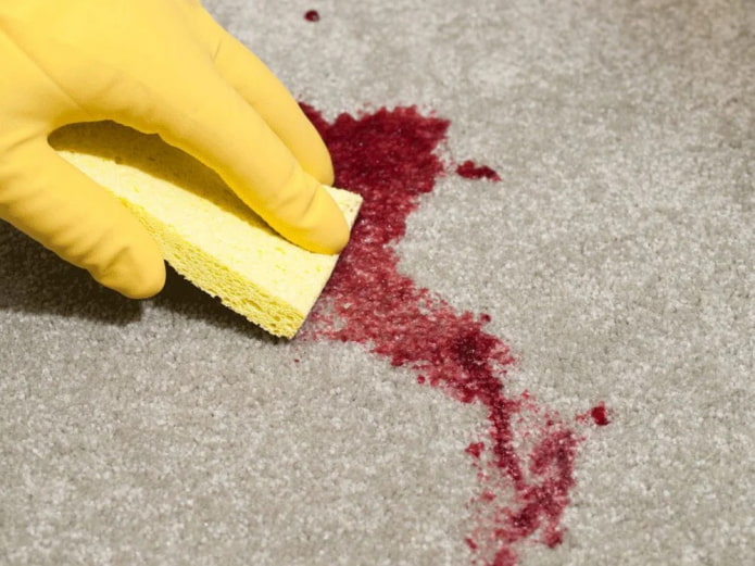 oczyść dywan z krwi