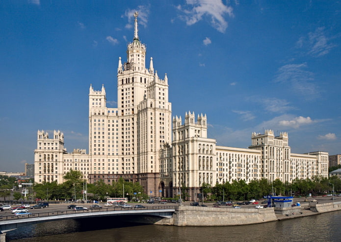 ουρανοξύστης στο ανάχωμα Kotelnicheskaya