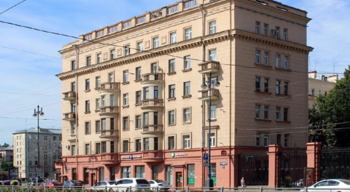 tyypillisiä stalinistisia rakennuksia