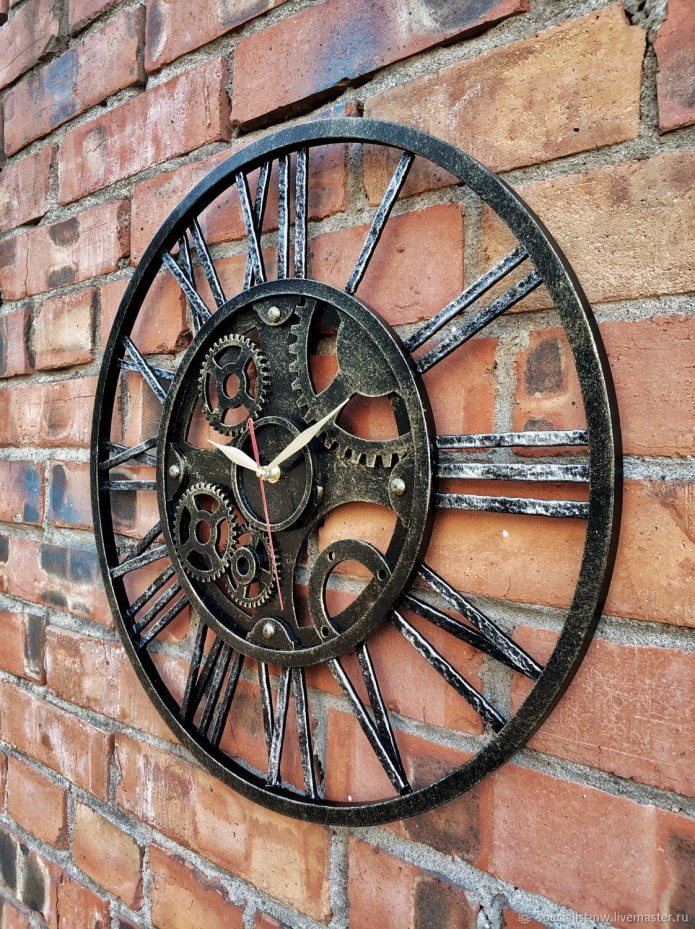 kaltinis geležinis laikrodis palėpės stiliumi
