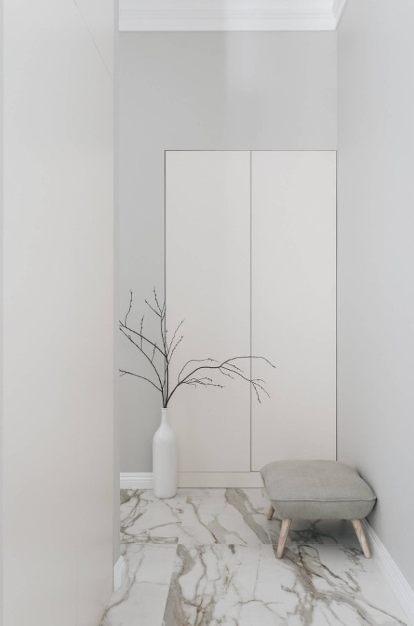 corridoio nello stile del minimalismo