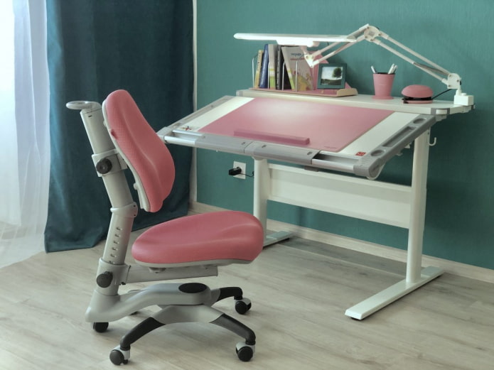 ergonominen lasten työpöytä