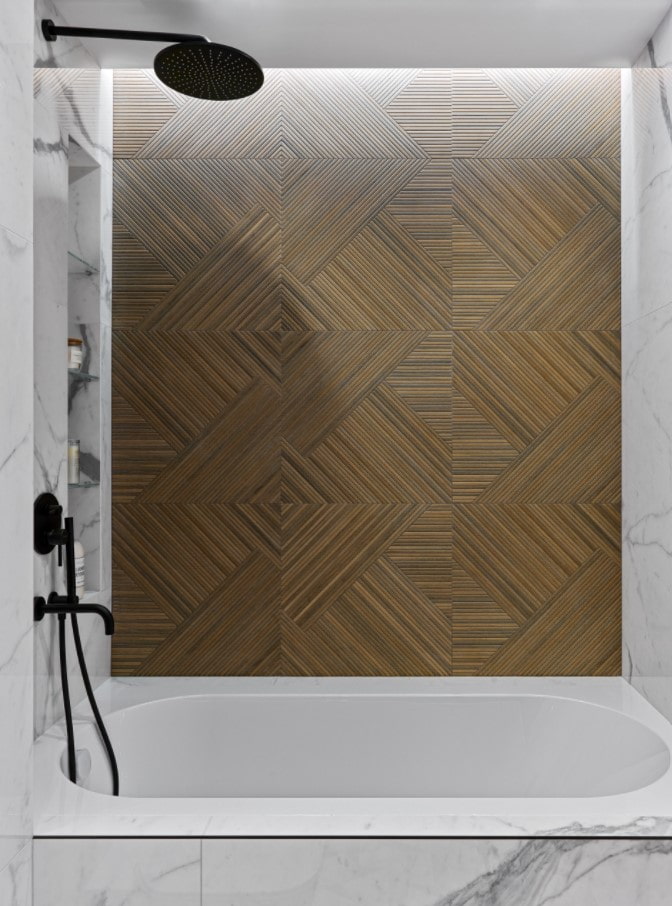 gres porcellanato effetto legno in bagno