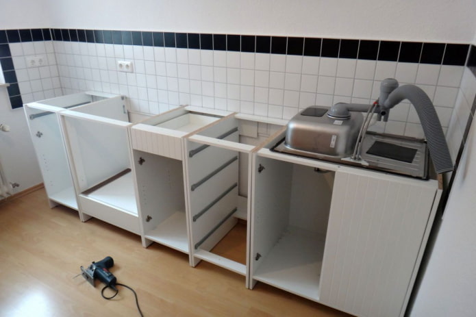 installatie van keukenkasten