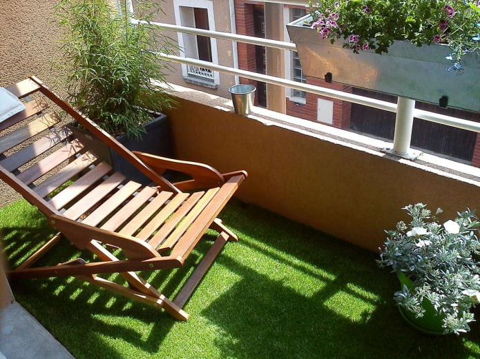 umělý trávník na balkoně
