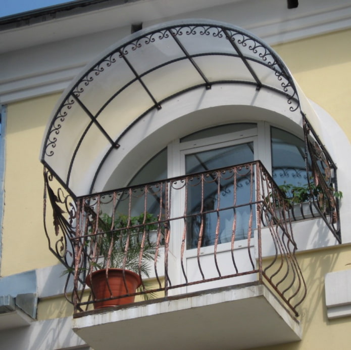 polykarbonátový balkónový prístrešok