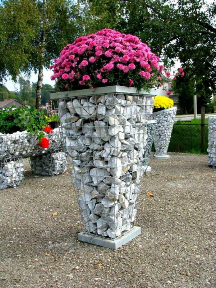 flower bed from gabions