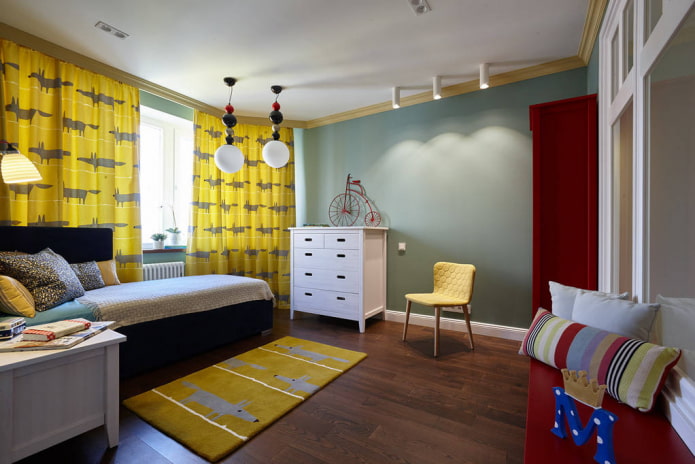 bērnu istaba ar dzelteniem dekoratīviem elementiem