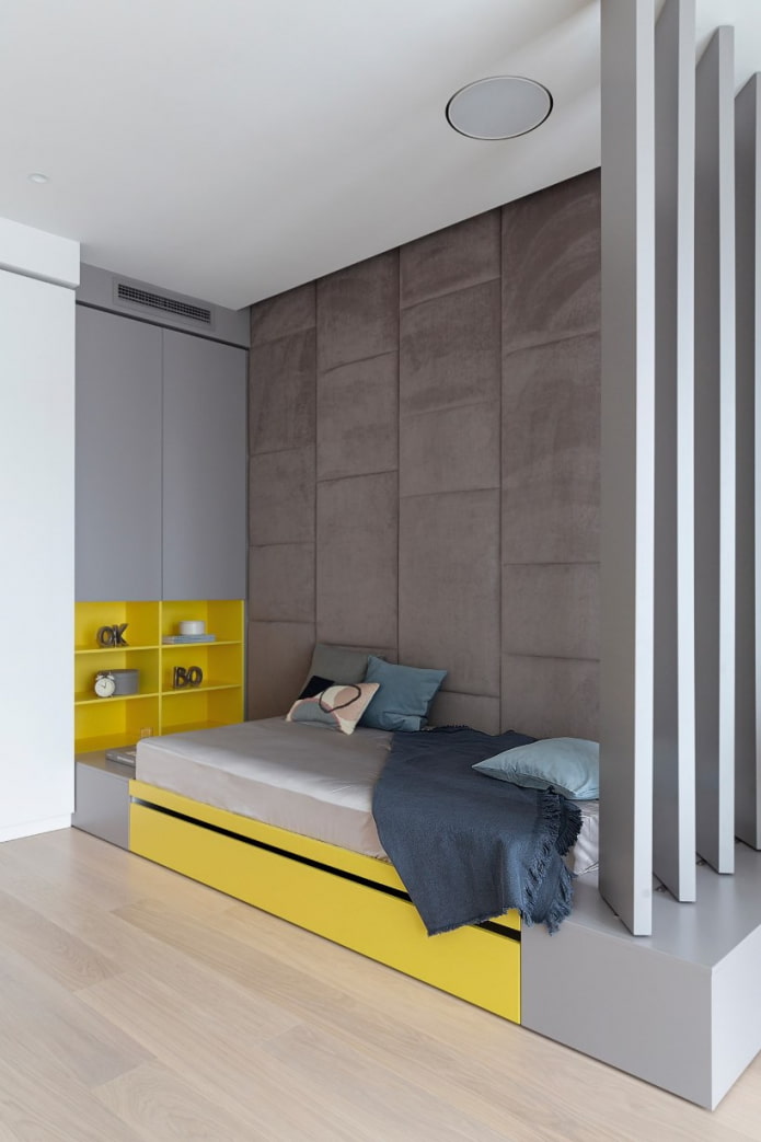 спалня в стила на минимализма с жълти детайли