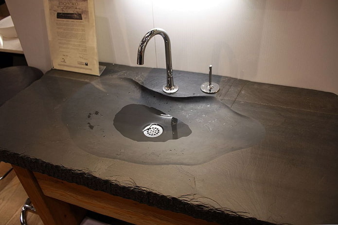 håndvask i sort komposit bordplade