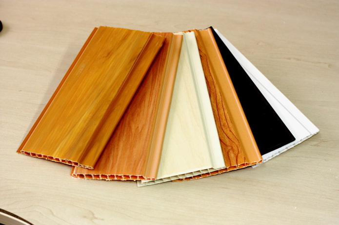 příklady barev stropních panelů z PVC