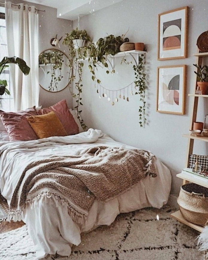 חדר שינה עם קירות אפורים