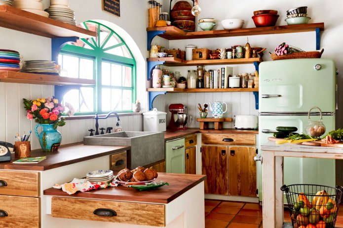 bucătărie cu fațade din lemn