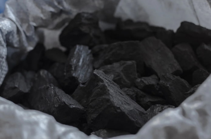 anglis nuo dažų kvapo