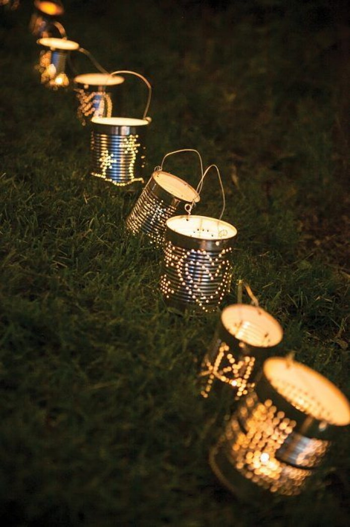 Свещници на тревата