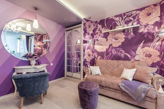 fialová tapeta pro malý obývací pokoj