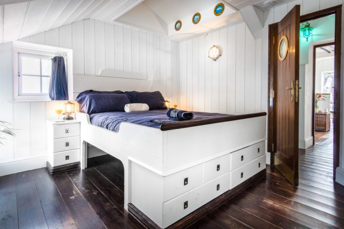 posteľ v námornom štýle
