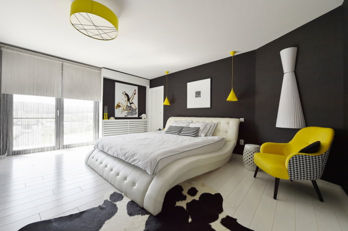 minimalistická ložnice s dřevěnou podlahou