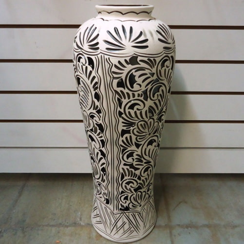 rzeźbiony wazon