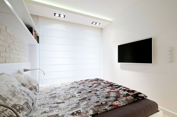 soveværelse i design af lejligheden i lyse farver