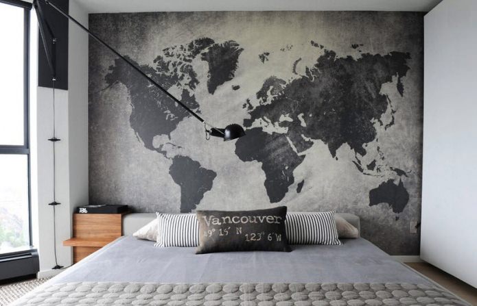 παγκόσμιος χάρτης στο κεφάλι του κρεβατιού