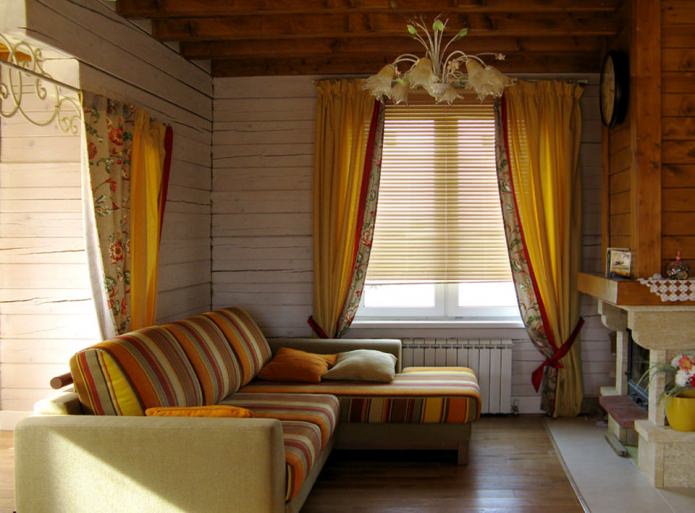 Provence tarzı ev tasarımında oturma odası