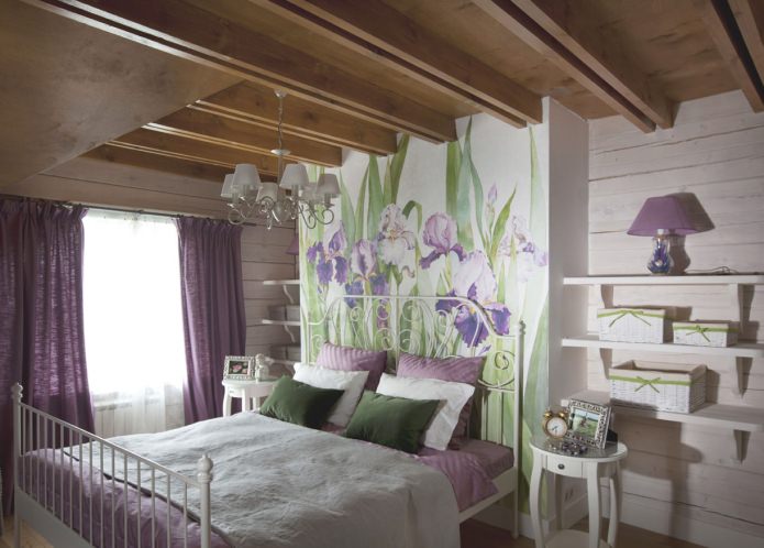 slaapkamer met irissen in huisontwerp in Provençaalse stijl