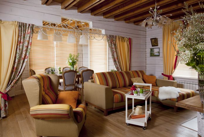 nội thất phòng khách trong một ngôi nhà nông thôn theo phong cách Provence