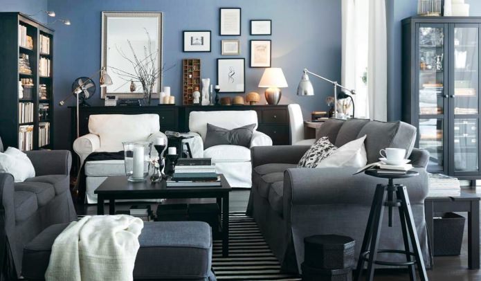 Mavi ve gri tonlarda oturma odası