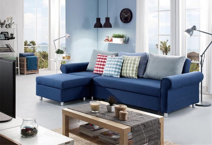 interiér obývacího pokoje v modrých tónech
