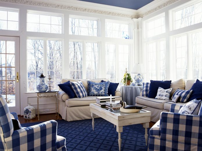 obývacia izba v modrej farbe