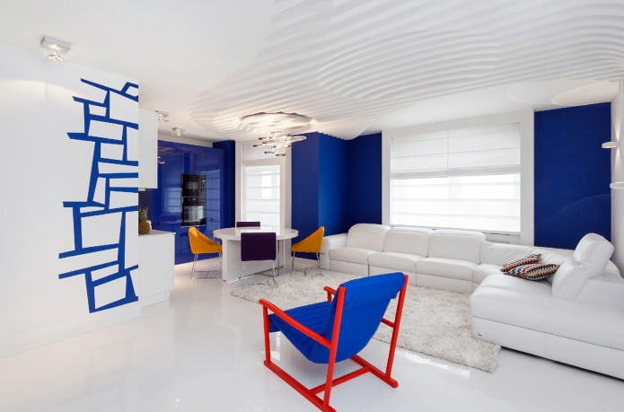 Obývací pokoj v modro-bílo-červené barvě