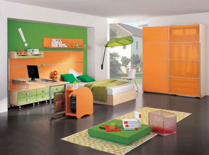 zaļi oranža bērnu istaba