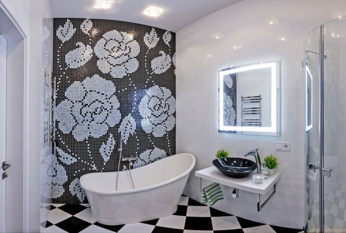 Badeværelse interiør i sort og hvid