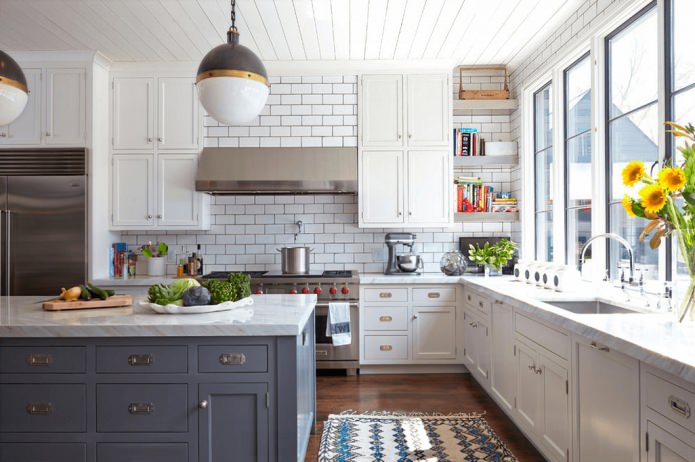 Hvid mursten i køkkenets design