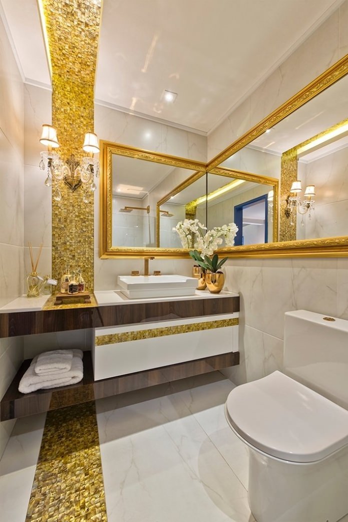 vonios kambario interjeras aukso spalvos