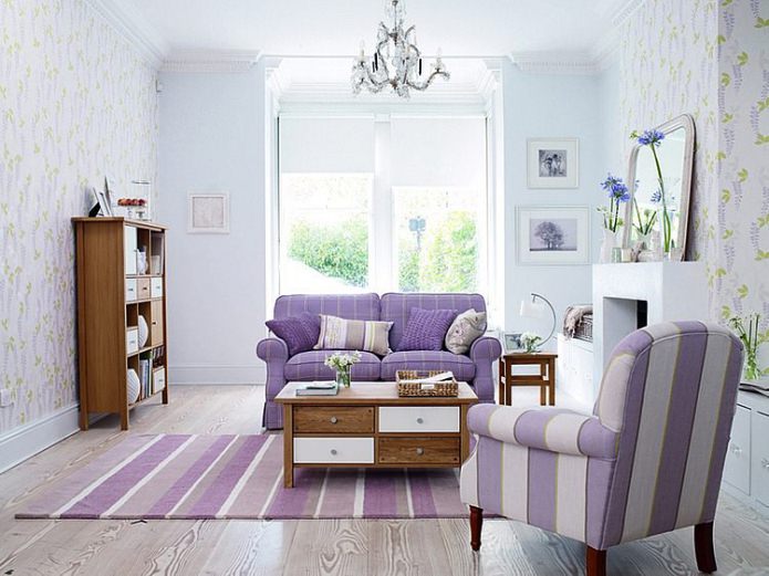 dizajn obývacej izby vo farbách lila