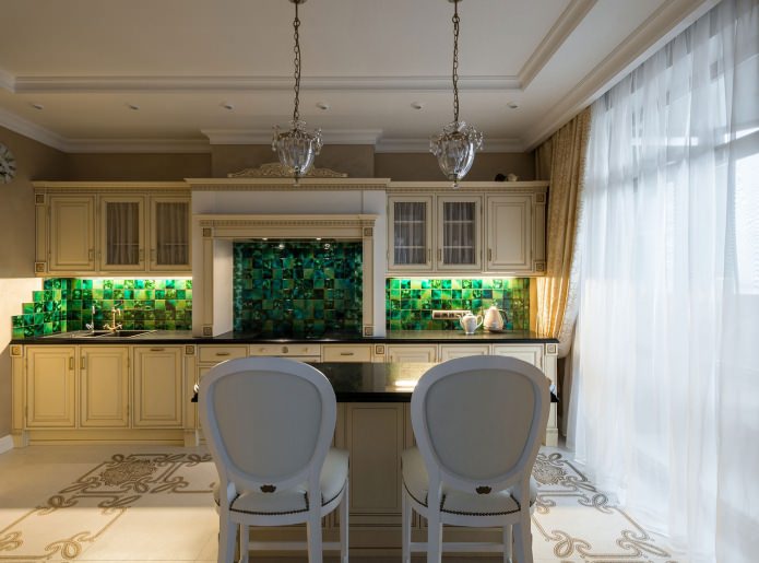 virtuve dzīvokļa interjerā klasiskā stilā