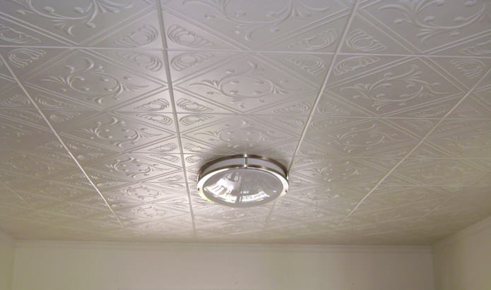 piastrelle di schiuma sul soffitto