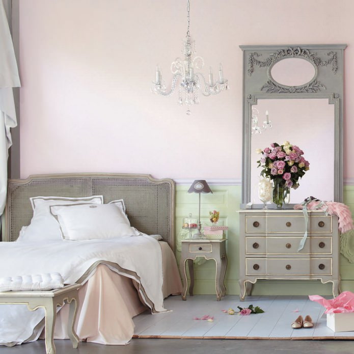 interni della camera da letto in colori pastello