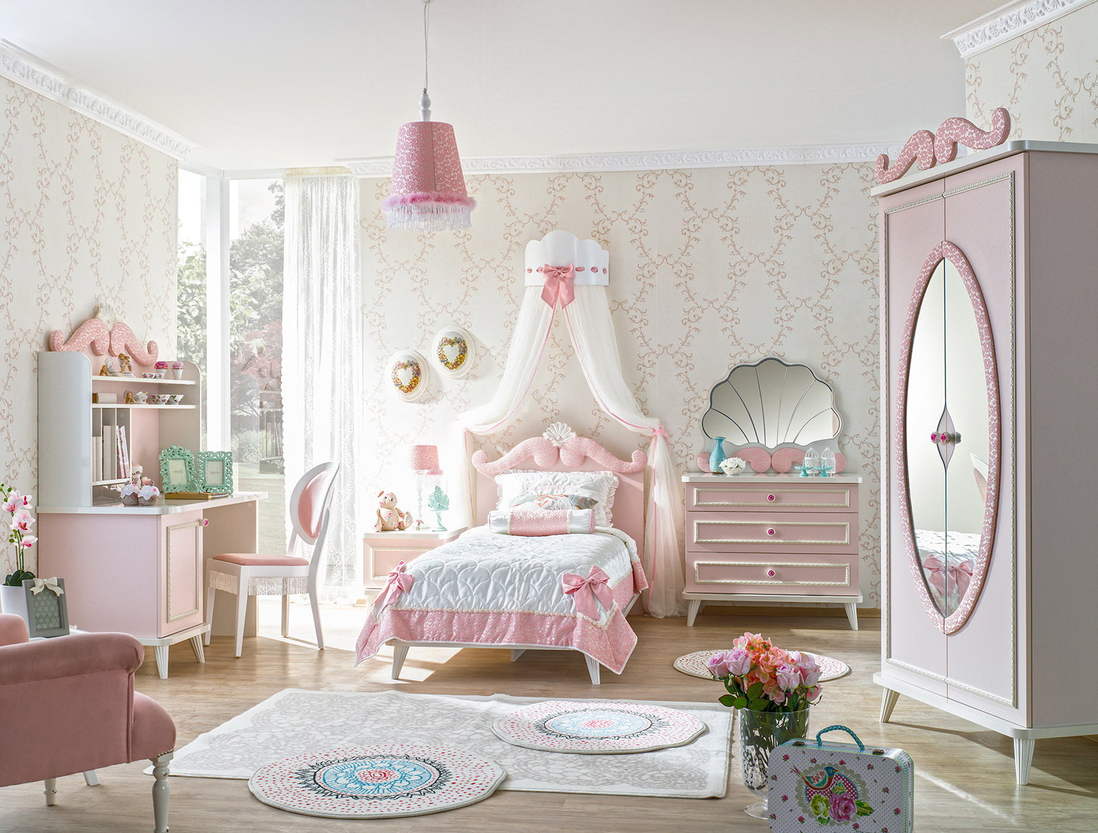 Παιδικό δωμάτιο σε ροζ χρώμα