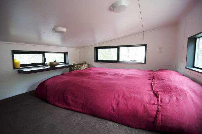 dormitor în interiorul unei case mobile
