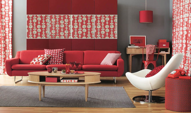 Kuva olohuoneesta punainen