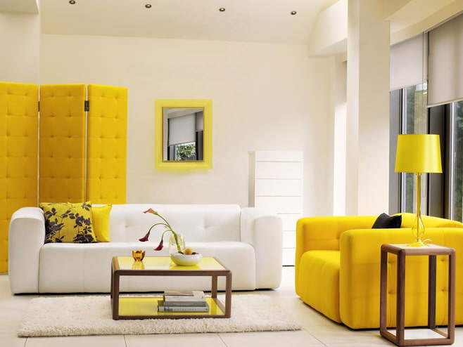 žlutý obývací pokoj