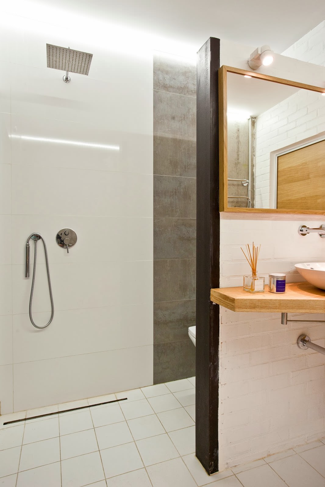 Bê tông trong nội thất của một căn hộ sáng tạo: phòng tắm
