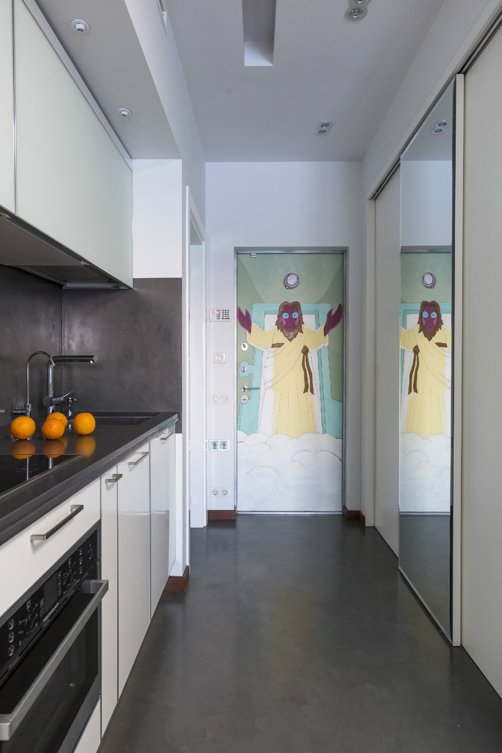 Kuchyňa v dizajne dvojizbového bytu o rozlohe 43 m². m.