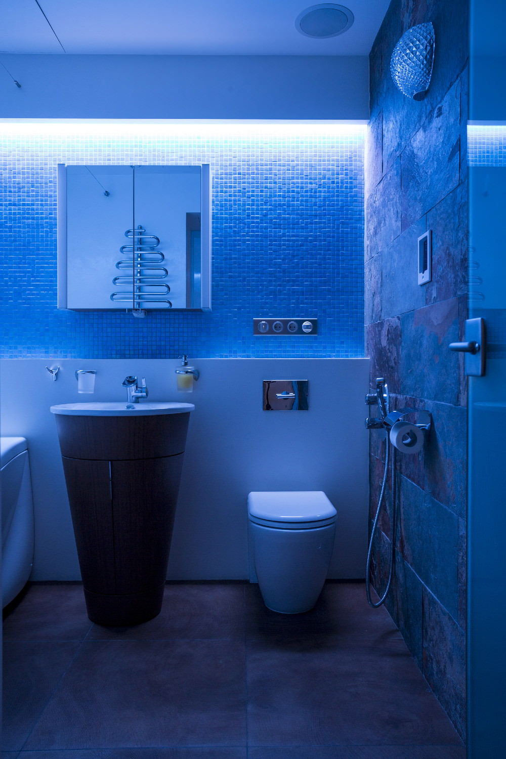 Koupelna v designu dvoupokojového bytu 43 m2. m.